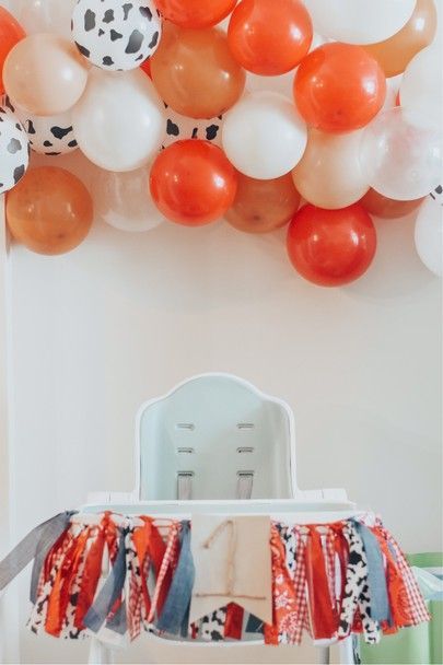 Second Birthday Party Themes, Farm 1st Birthday, Birthday Balloon Garland, Toddler Boy Birthday, 1st Birthday Decor, Themes Party, Second Birthday Party, Farm Birthday Party, First Birthday Party Themes