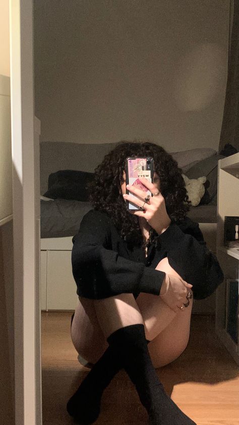 Mirror pic, girl sitting crossed legs on the floor, with high socks, sweater, curly hair No Face Mirror Pic, Mirror Pic No Face, Mirror Pic Aesthetic, Hands Rings, Pic Mirror, Plus Size Posing, Pic Aesthetic, Face Mirror, Girls Mirror