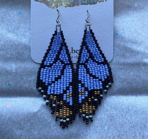 Seed Bead Jewelry Patterns, Beautiful Beaded Jewelry, Handmade Jewlery, Beaded Earrings Tutorials, Bead Charms Diy, Bead Weaving Patterns, Hand Painted Jewelry, Beaded Jewelry Designs, Beaded Earrings Patterns