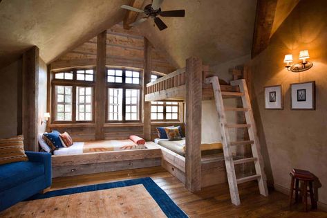 Exquisite Big Sky mountain retreat with timeless details Sky Interior Design, Small Log Cabin Interior, Asheville Hiking, Small Cabin Ideas, Log Cabin Interior Design, Cabin Decorating, Cabin Interior Design, Log Cabin Interior, Bunk Beds Built In