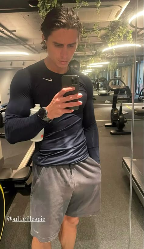 Gym Guy Aesthetic, Adi Gillespie, Running Outfit Men, Running Aesthetic, Kardashian Home, Gym Guys, Training Gear, Gym Fits, Gym Style