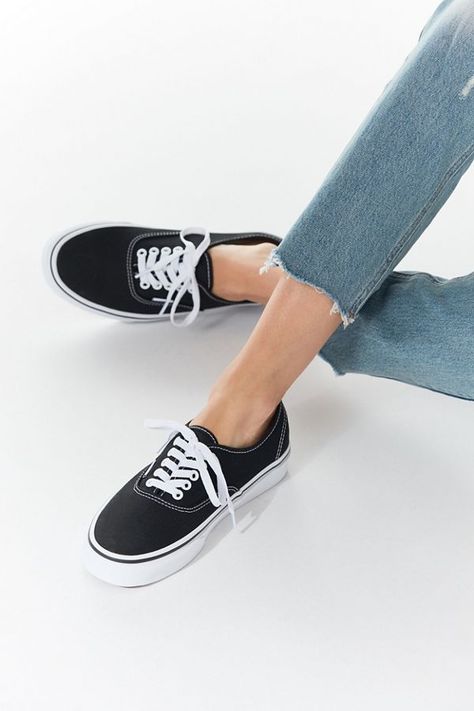 Vans Authentic Sneaker Vans Verdes, Vans Slip On Outfit, Vans Wallpaper, Estilo Vans, Vans Shoes Women, Vans Ultrarange, Tenis Vans, Vans Outfit, Vans Shop