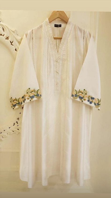 Pakistani Dresses Party Wear, Style Outfits Summer, Pakistani Dresses Party, Party Wear Casual, Summer Vibes Aesthetic, Kurti Sleeves Design, Lace Dress Design, Neck Designs For Suits, Simple Kurti Designs