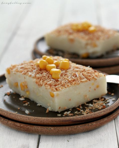 MAJA BLANCA (COCONUT MILK PUDDING) (Filipino Recipe) Light and soft, coconut pudding with corn kernel. Coconut Milk Pudding, Easy Filipino Recipes, Filipino Dessert Recipes, Foxy Folksy, Pinoy Dessert, Filipino Food Dessert, Milk Pudding, Filipino Recipe, Philippines Food