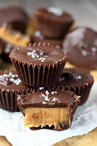 Caramel Cups, Bear Activities, Get Ready For Christmas, Chocolate Delight, Caramel Recipes, Activities Preschool, Trending Recipes, Chocolate Filling, Chocolate Cups