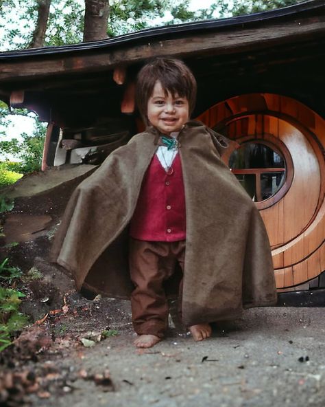 LOTR BABY HOBBIT COSTUME #lotrbaby #lotrbabyshower #lotrbirthday #babyhobbit #babyhobbitcostume #babyfrodo #medievalcostume #medievalcosplay #reinessancedress #middleearth #ancientoutfit #frodobaggins #childhobbit #littlehobbit #hobbitsuit #etsyshop #etsysellersofinstagram #etsystore #followforfollowback #liketime #liketiktok #mamasdreamshop #shopnow #shoponetsy Baby Hobbit Costume, Hobbit Costumes, Hobbit Cosplay, Hobbit Costume, Lotr Costume, Clever Costumes, Medieval Cosplay, Bearer Outfit, Ring Bearer Outfit