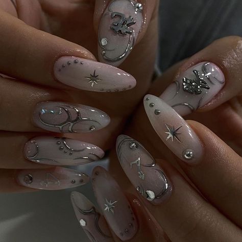 Gothic Almond Nails, Silver Nail Art, Studded Nails, 3d Nails, Almond Nails, Nails Inspiration, Nail Inspo, Acrylic Nails, Almond