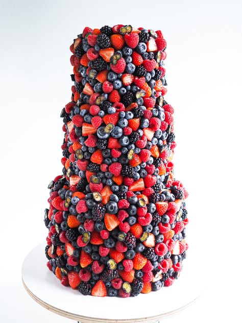 Wedding Cakes With Berries, Fruit Tray Designs, Watermelon Cakes, Berry Wedding Cake, Fruit Wedding Cake, Melon Cake, Wedding Strawberries, Pool Party Cakes, Berry Wedding