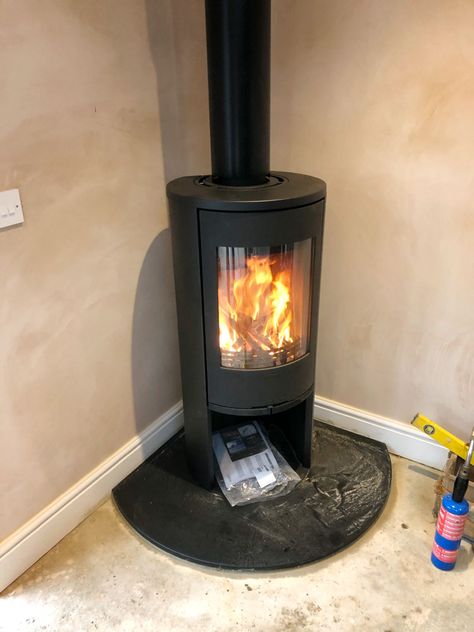 A freestanding log burner is a very typical addition to a large kitchen diner extension. Contura is a great brand when looking for this type of stove – they have a very low distance to combustibles, which means they can stand close to a stud work or plasterboard wall. This customer wanted a circular corner … Log Burner Installation, Large Kitchen Diner, Corner Log Burner, Modern Log Burners, Small Log Burner, Wood Burning Stove Corner, Corner Wood Stove, Electric Log Burner, Corner Stove