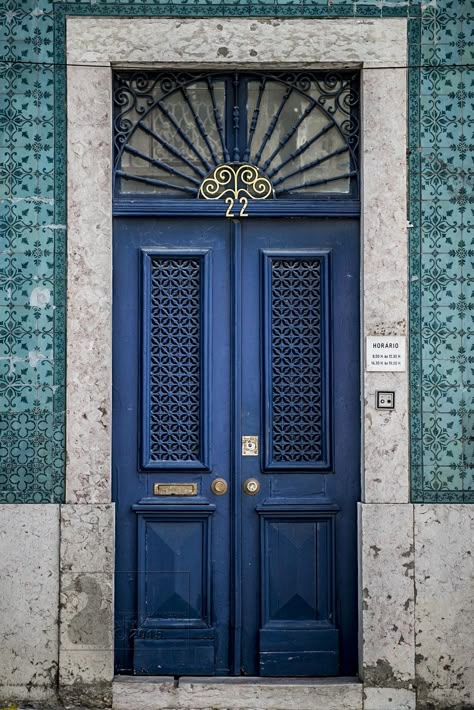 Doors_Portugal Blue Door Aesthetic, Royal Blue Door, Portugal Interiors, Mediterranean Doors, Parisian Doors, Door Architecture, Paris Door, Blue Doors, Door Entryway