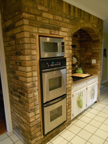 Hate it but this is what mamas kitchen looks like NOW! We can replace oven with new ones. Stove In Wall Kitchen, Brick Oven In Kitchen, Brick Around Stove In Kitchen, Brick Oven Kitchen, Brick Around Oven In Kitchen, Arch Over Oven, Brick Above Stove, Brick Kitchen Stove Surround, Brick Stove Surround Kitchen