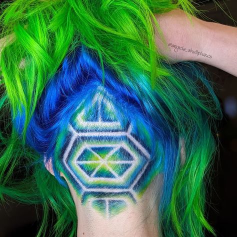 Blue And Green Hair, Piercing And Tattoo, 2 Tattoo, Boys Style, Piercing Studio, Hair Tattoos, Professional Tattoo, Hair Stuff, Rainbow Hair