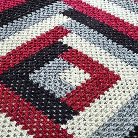 Crochet throw blanket Red Black Crochet Blanket, Granny Square Throw Blanket, Throw Blanket Crochet, Granny Square Throw, Squares Blanket, Crochet Square Blanket, Crochet Phone Cases, Crochet Throw Blanket, Manta Crochet