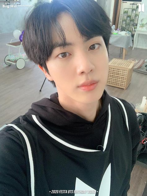 jin selfie Jin Kim, Bts History, Bts Birthdays, 4 December, Jin Bts, Seokjin Bts, Birthday Gif, Worldwide Handsome, Fan Fiction