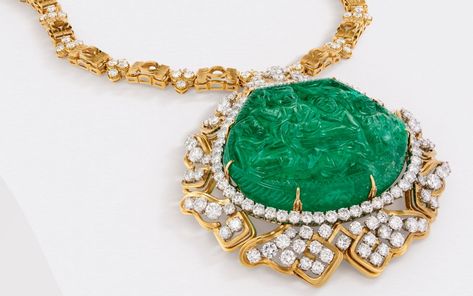 refashioned into a necklace by Bulgari, from whom Horten acquired it in 1994. Heidi Horten Jewelry, Heidi Horten, Rare Vans, Bulgari Jewelry, Magnificent Jewels, African Fashion Traditional, Peridot Green, Harry Winston, The Four Seasons