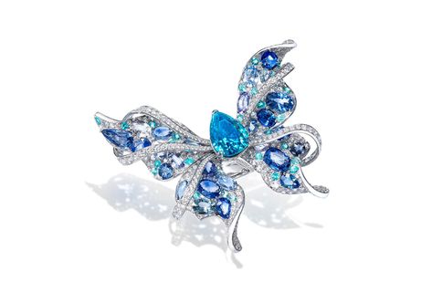 Anna Hu Le Papillon ring with zircon, Paraiba tourmaline, sapphires and diamonds in platinum Kristina Webb, Van Cleef And Arpels Jewelry, Van Cleef And Arpels, Insect Jewelry, Butterfly Jewelry, Butterfly Brooch, Van Cleef Arpels, Van Cleef, A Butterfly