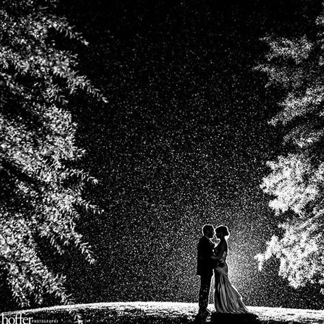 Rainy Day Wedding Photos Weather Infographic, Rain On Wedding Day, Rainy Wedding Photos, Snow Engagement, Night Time Wedding, Rain Wedding, Winter Wedding Photos, Beau Film, Snow Wedding