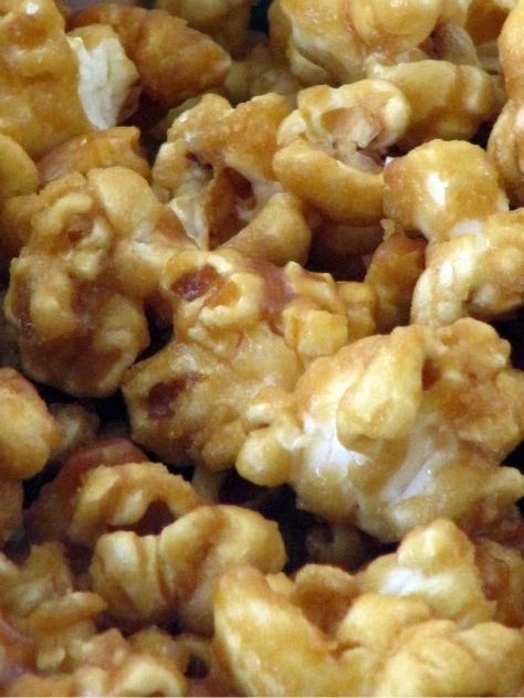 Amish Caramel Corn Amish Popcorn, Amish Caramel, Amish Desserts, Carmel Popcorn, Caramel Corn Recipes, Snacks Sweet, German Foods, Christmas Snack, Christmas Cookbook