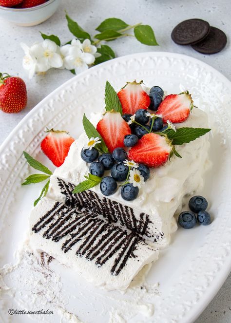 No Bake Icebox Cake, Oreo Icebox Cake, Icebox Cakes, Icebox Desserts, Oreo Filling, Oreo Thins, Icebox Cake Recipes, Chocolate Wafer Cookies, Types Of Desserts