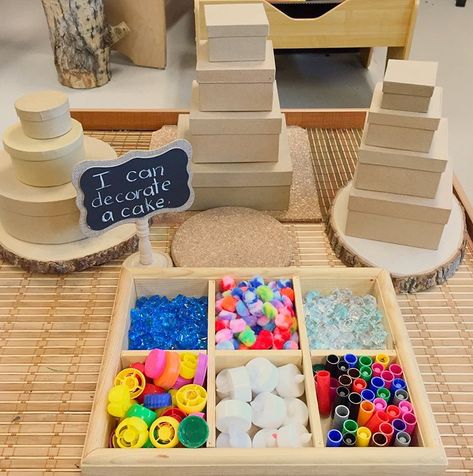 Loose Parts Cake Play 🎂 We cant wait to see how our students use the loose parts to decorate their cakes. We hope that this invitation… Cake Instagram, Reggio Inspired Classrooms, Reggio Classroom, Dramatic Play Preschool, Dramatic Play Area, Playbased Learning, Dramatic Play Centers, Birthday Activities, Invitation To Play