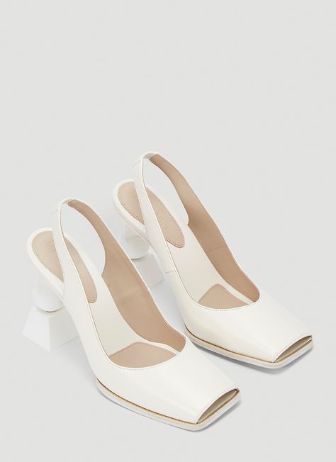 Jacquemus Heels, Jacquemus Shoes, Jacquemus Fashion, Diy Heels, Belle Shoes, Fun Wedding Shoes, Heeled Pumps, Bath And Body Works Perfume, Cream Shoes