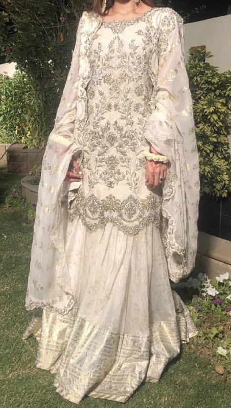 Desi Dress Pakistani Outfits, White Desi Dress, Nikkah Sharara, Pakistani Gharara Designs, Shaadi Dresses, White Sharara, Asian Wedding Dress Pakistani, Pakistani Party Wear Dresses, Desi Fits