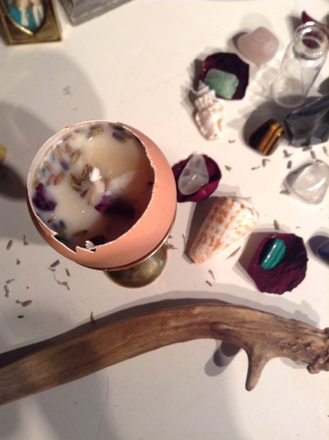 How to Make Eggshell Candles for Ostara / Spring Equinox / Easter | Bubble & Brew Ostara Crystals, Ostara Candles, Eggshell Candles, Spring Equinox Crafts, Ostara Celebration, Ostara Aesthetic, Ostara Crafts, Ostara Traditions, Faerie Witch