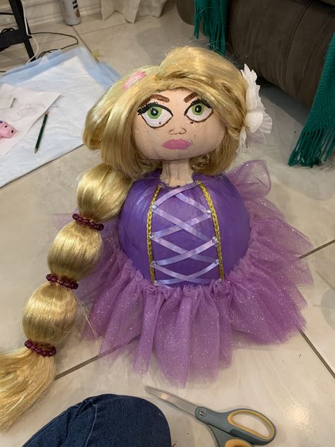 Rapunzel Pumpkin, Pumpkin Projects, Rapunzel, School Stuff, Pumpkins, Princess Zelda, Arts And Crafts, Disney Princess, Disney Characters