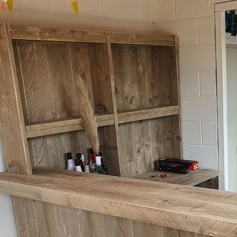 Paeper & Hout on Instagram: "Altijd al een stoere robuuste bar in uw tuin, onder de overkapping of in een mancave willen hebben ? Elke maat en vorm leverbaar van steigerhout #steigerhout #mancave #mancavebar #maatwerk #bar #toog #buitenbar" November 8, Garage, Villa, Bar, Van, On Instagram, Instagram