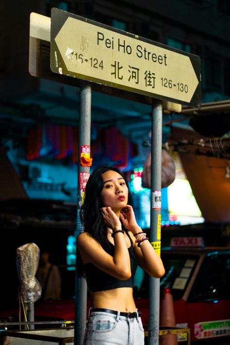 Hong Kong Portrait, Hongkong Street Photography, Hongkong Aesthetic Photography, Japan Street Fashion Women, Hongkong 90s Photography, 90s Hong Kong Aesthetic, Chinatown Photoshoot, Hongkong Aesthetic, Model Vivant