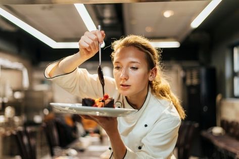 Female chef carefully pouring sauce over... | Free Photo #Freepik #freephoto #food #woman #kitchen #chef Chef Pictures, How To Make Dough, Female Chef, Cooking Dishes, Chef Inspiration, Studio Foto, Personal Chef, Seasonal Ingredients, Chef Life