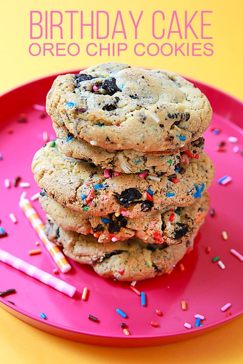 Holiday Oreos, Recipe Birthday Cake, Birthday Cake Oreo, Cookie Birthday, Colorful Birthday Cake, Cake Oreo, Cookie Sandwiches, Oreo Recipes, Cake Cookie