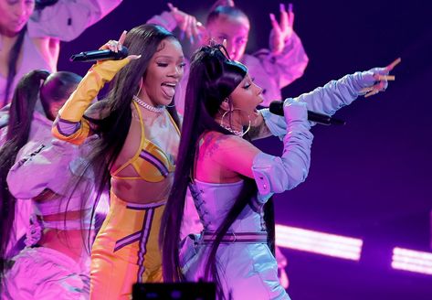 GloRilla, Cardi B's 2022 American Music Awards Performance Cardi B Tomorrow 2, Tommorow 2 Cardi B, Cardi B On Stage, Cardi B And Kultur, Cardi B Music, Hit Songs, American Music Awards, Cardi B, Music Awards