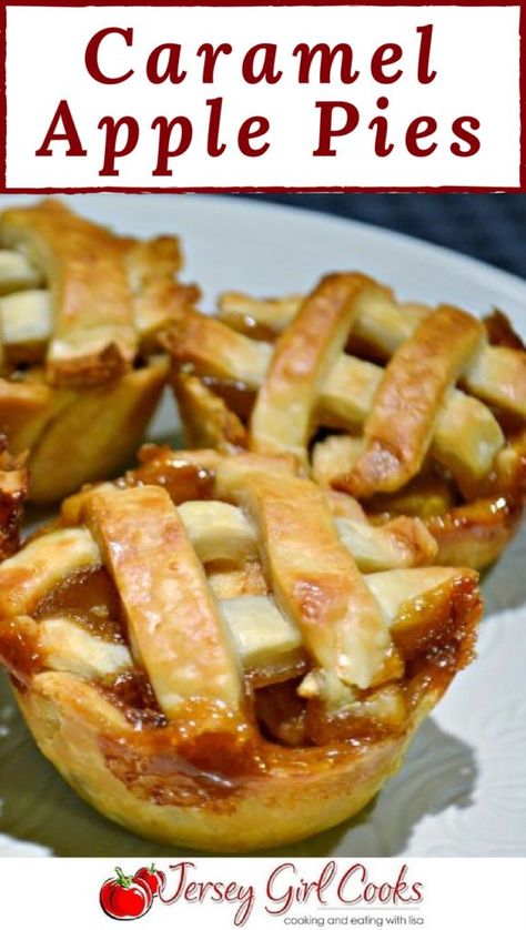 Mini Salted Caramel Apple Pies Apple Pie Lattice, Mini Apple Pie Recipe, Classic Fall Desserts, Lattice Crust, Pillsbury Pie Crust, Mini Caramel Apples, Salted Caramel Apple Pie, Happy Eating, Mini Apple Pies