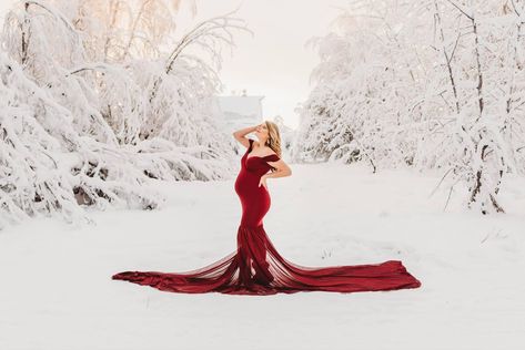 Maternity pregnancy Outside Winter Maternity Photos, Outdoor Winter Maternity Photos, Christmas Themed Maternity Pictures, Maternity Snow Pictures, Snow Maternity Photoshoot, Winter Wonderland Maternity Photoshoot, Winter Family Maternity Pictures, Winter Maternity Photoshoot Outfits, January Maternity Photos