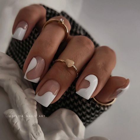 Black And White Nails Abstract, Short Nail Jewel Designs, Gel Toe Nails Summer Toenails, Nail Fashion Photography, Nail Art Modern, Nail Art Minimal, Manicure With Design, Art Nails Design, Sassy Nails