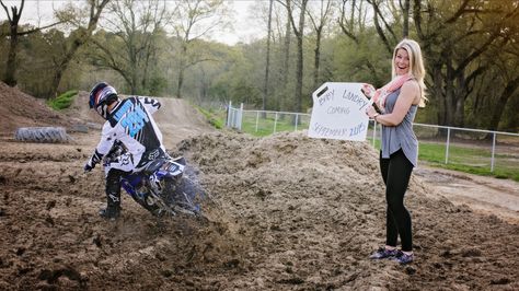 Motocross Themed Baby Reveal #motofun #newbaby #mommytobe #dirtbike Dirtbike Gender Reveals, Dirt Bike Gender Reveal, Motocross Baby, Shower Funny, Unique Pregnancy Announcement, 2023 Ideas, Baby Announcement Pictures, Baby Reveal, Reveal Ideas