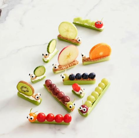 Celery Snails & Caterpillars Recipe Snack Sani, Decorações Com Comidas, Food Art For Kids, Easy Snack Recipes, Toddler Snacks, Snacks Für Party, After School Snacks, School Snacks, Fun Kids Food