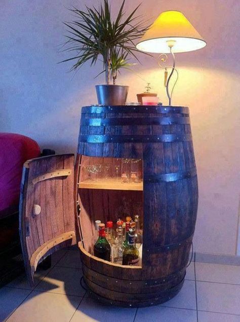 35 bonnes idées pour recycler des tonneaux de vin - Bricolages - Trucs et Bricolages Barrel Bar, Whiskey Barrels, Woman Cave, Hemma Diy, Man Room, Wooden Barrel, Man Caves, Grey Carpet, Home Cinema