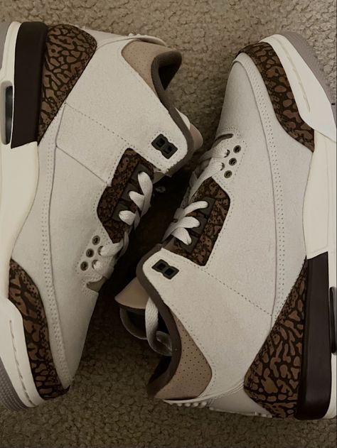 Jordan 4 Retro Brown, Jordans 3 Brown, Brown Jordans Sneakers, Cream And Brown Outfits For Women, Brown Jordan 3 Outfit Women, Tan Jordans Outfit, Brown 3s Outfit, Brown 4s, Brown Jordan 4s