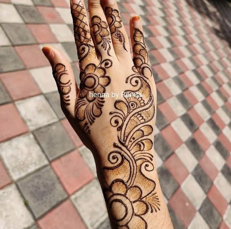 Mahndi Desain Arabic, Black Mehndi Designs Arabic, Mahndi Desain Simple, Medhini Designs, Black Mehndi Designs, Black Mehndi, Simple Arabic Mehndi Designs, Mehndi Designs For Kids, Very Simple Mehndi Designs