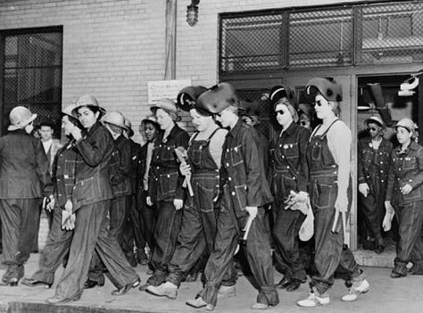 women working in factories during ww2 | Denim-clad female workers leaving the factory during WWII Women Welders, History Of Jeans, Women Welder, Ww2 Women, Wwii Women, History Major, Tom Cat, Cat Book, Women Working