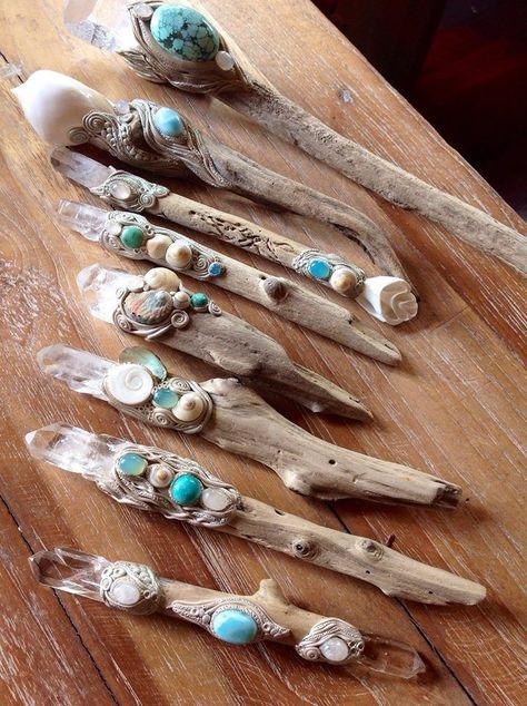 Recreational Witchcraft — Witchcrafts for the Sea Witch Because there’s more... Pagan Crafts, Driftwood Projects, Cool Wood Projects, Witchy Crafts, Driftwood Crafts, Sea Witch, Beach Crafts, Crystal Wand, Driftwood Art