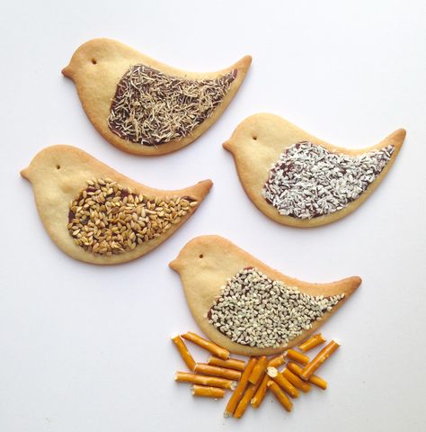 biscuit birds Bird Biscuits, Frances Quinn, Egg Biscuits, Biscuit Decoration, No Egg Desserts, Arty Ideas, Bird Cookies, Bird Birthday, Exploring Nature