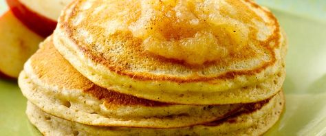 Enjoy these delicious pancakes flavored with applesauce and made with Bisquick® mix. Perfect when you want your breakfast to be ready in 15 minutes. Bisquick Pancake Recipe, Applesauce Pancakes, Bisquick Pancakes, Cinnamon Applesauce, Flavored Pancakes, Delicious Pancakes, Best Pancake Recipe, Apple Breakfast, Bisquick Recipes