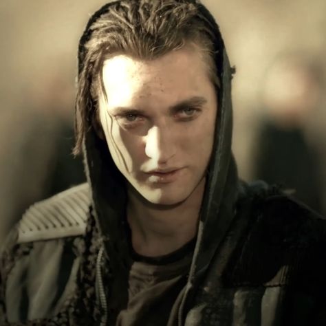 Richard Harmon The 100, John Murphy Icon, John Murphy Aesthetic, Cinematic Masterpieces, Richard Harmon, John Murphy, Character Icons, Robert Sheehan, Fantasy Aesthetic