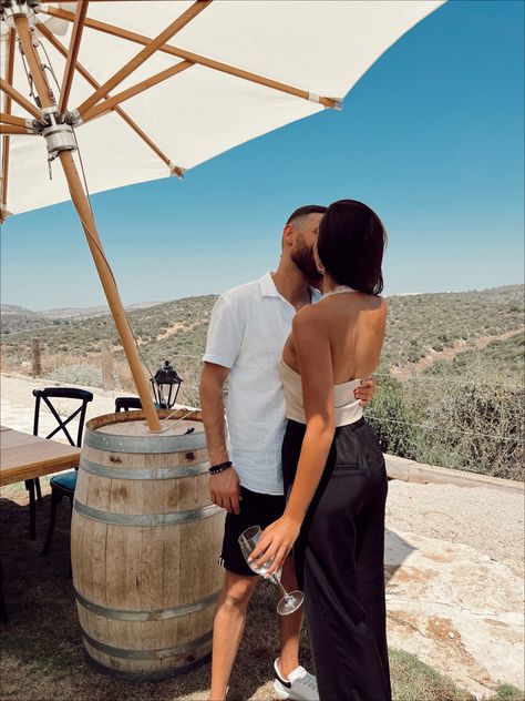 Winery Asethic, Winery Couple Pictures, Wine Tasting Couple, Wine Tasting Pictures, Winery Photo Ideas, Winery Poses, Winery Vibes, Winery Picture Ideas, Winery Photoshoot