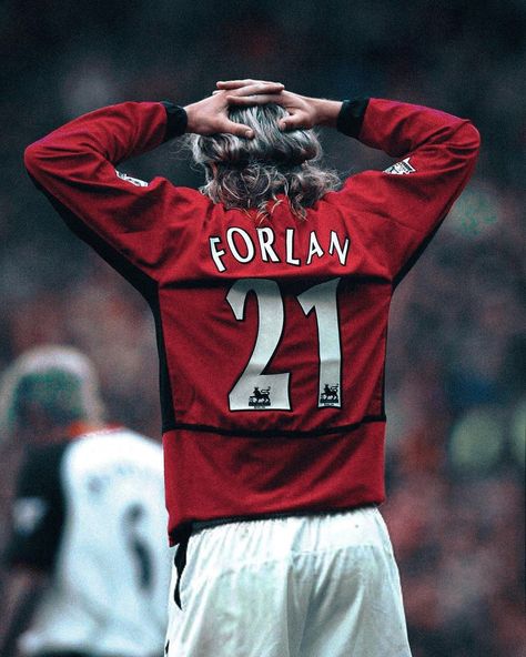 Diego Forlan, World Cup Draw, Soccer Legends, Manchester United Wallpaper, Manchester United Players, Manchester United Fans, Football Pictures, Vintage Football, Football Wallpaper