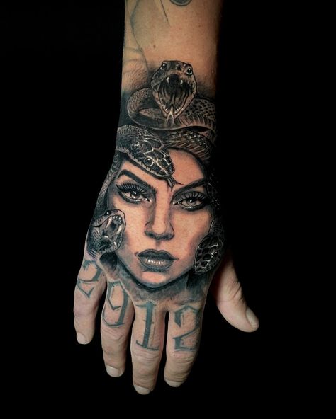 Medusa hand Done @face2facetattoo ———————————————- #handtattoo #medusa #medusatattoo #bngtattoo #realismtattoo #madridtattoo #snakes Medusa Hand Tattoo Men, Medusa Neck Tattoo, Medusa Tattoo Hand, Face Hand Tattoo, Medusa Hand Tattoo, Hand Tatto, Medusa Tattoo Design, Cute Hand Tattoos, Medusa Tattoo