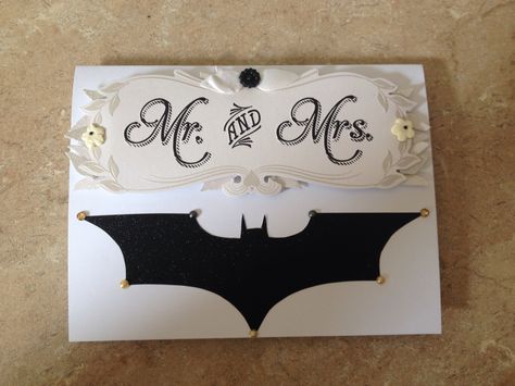 Batman wedding card! Batman Wedding Invitations, Bats Aesthetics, Catwoman Wedding, Hello Kitty Wedding, Bat Decor, Batman Wedding, Batman Love, Nerd Wedding, Batman Batman